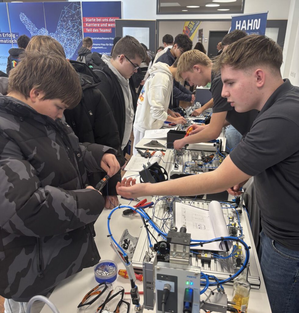 Schüler lernen vor Ort Berufe kennen